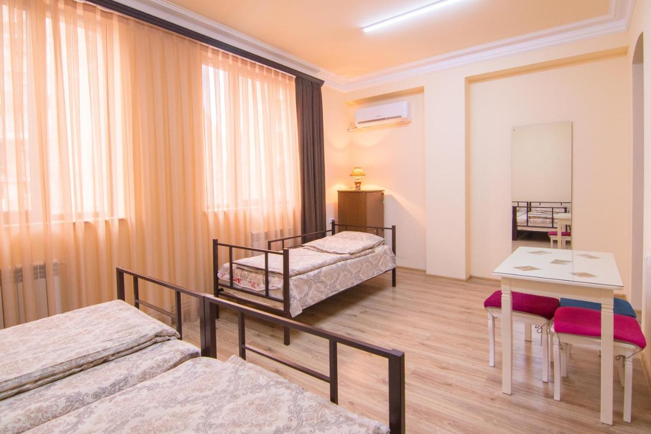 Hotel Tatev And Tours 2*